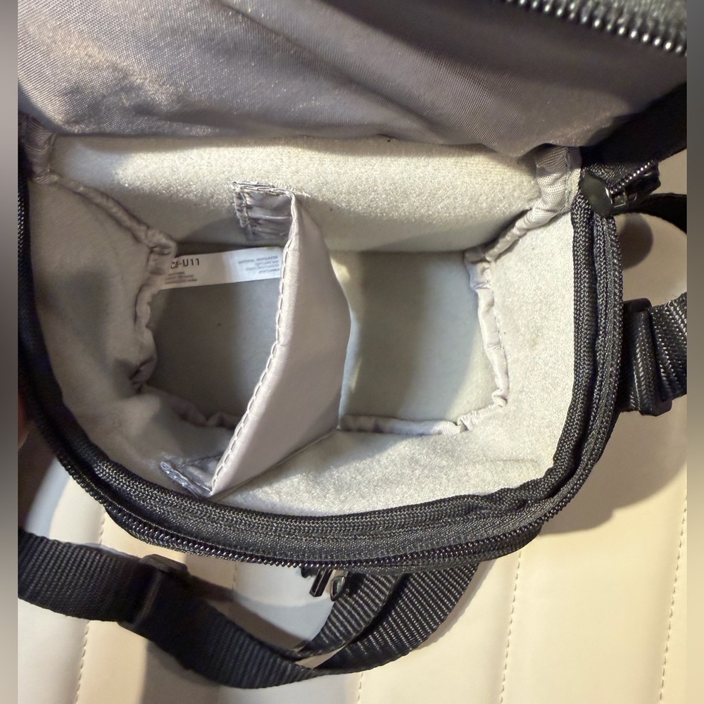 Sony Compact Black Camera Case - Picture 7 of 10